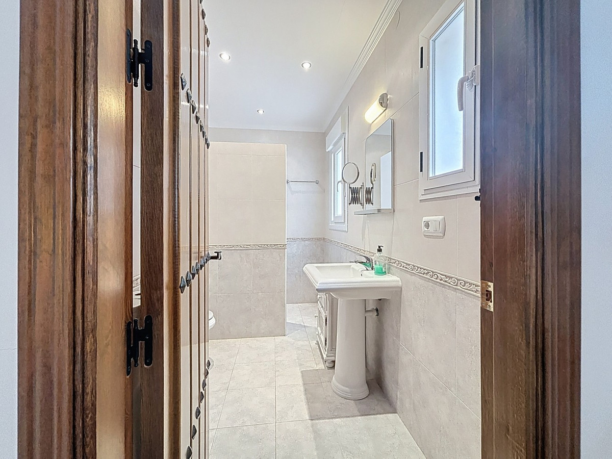 Se vende Villa - Chalet de 3 dormitorios en Costa Del Sol East, Málaga, España