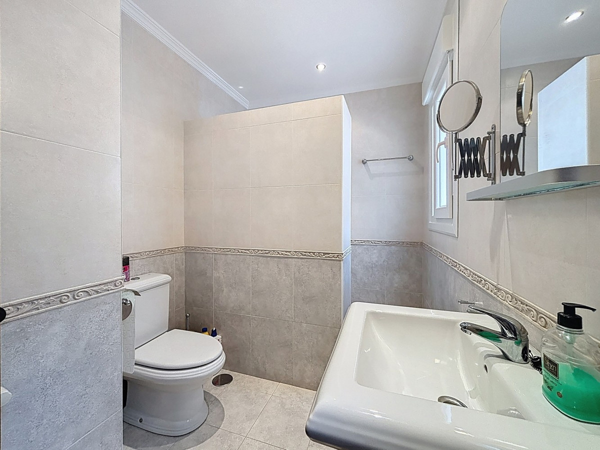 Se vende Villa - Chalet de 3 dormitorios en Costa Del Sol East, Málaga, España