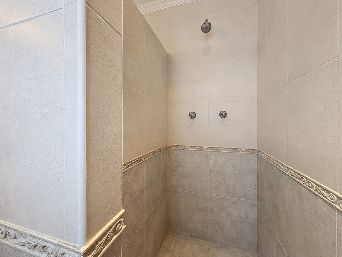 Se vende Villa - Chalet de 3 dormitorios en Costa Del Sol East, Málaga, España
