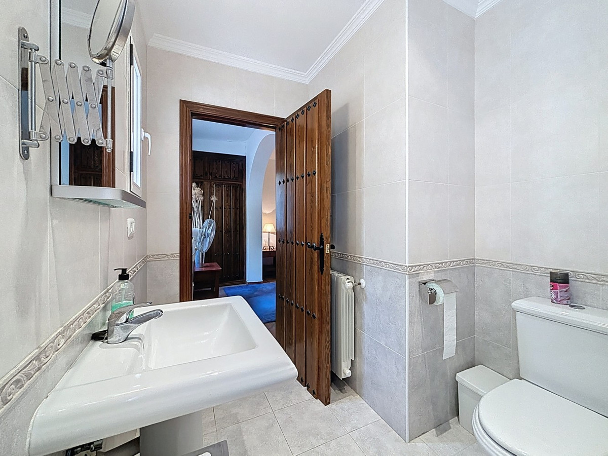 Se vende Villa - Chalet de 3 dormitorios en Costa Del Sol East, Málaga, España