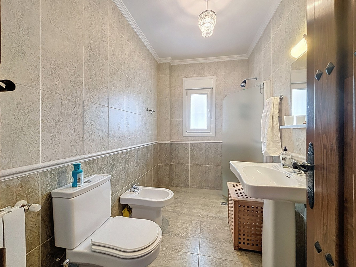 Se vende Villa - Chalet de 3 dormitorios en Costa Del Sol East, Málaga, España
