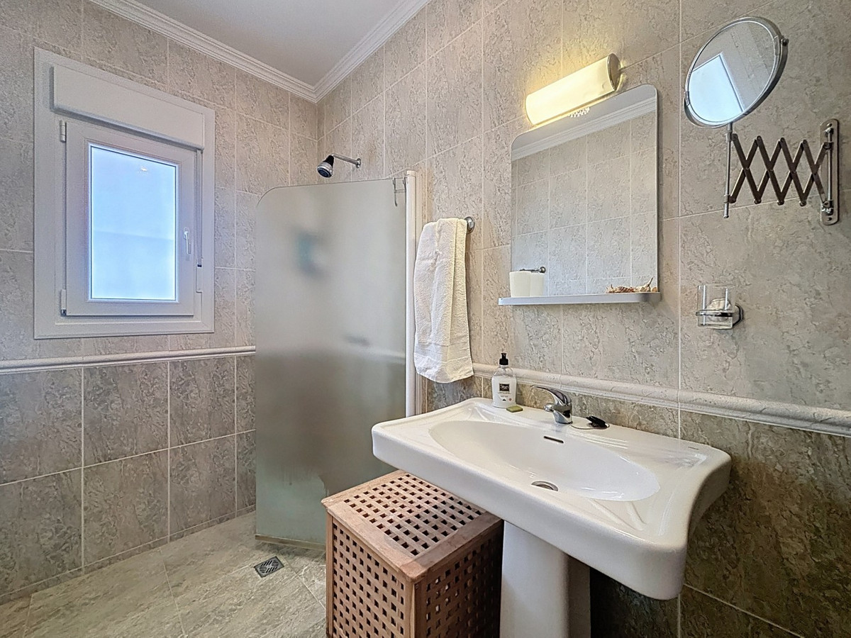 Se vende Villa - Chalet de 3 dormitorios en Costa Del Sol East, Málaga, España