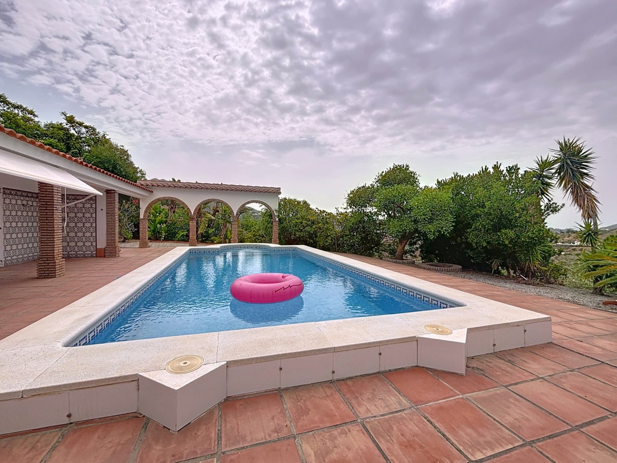 Se vende Villa - Chalet de 3 dormitorios en Costa Del Sol East, Málaga, España