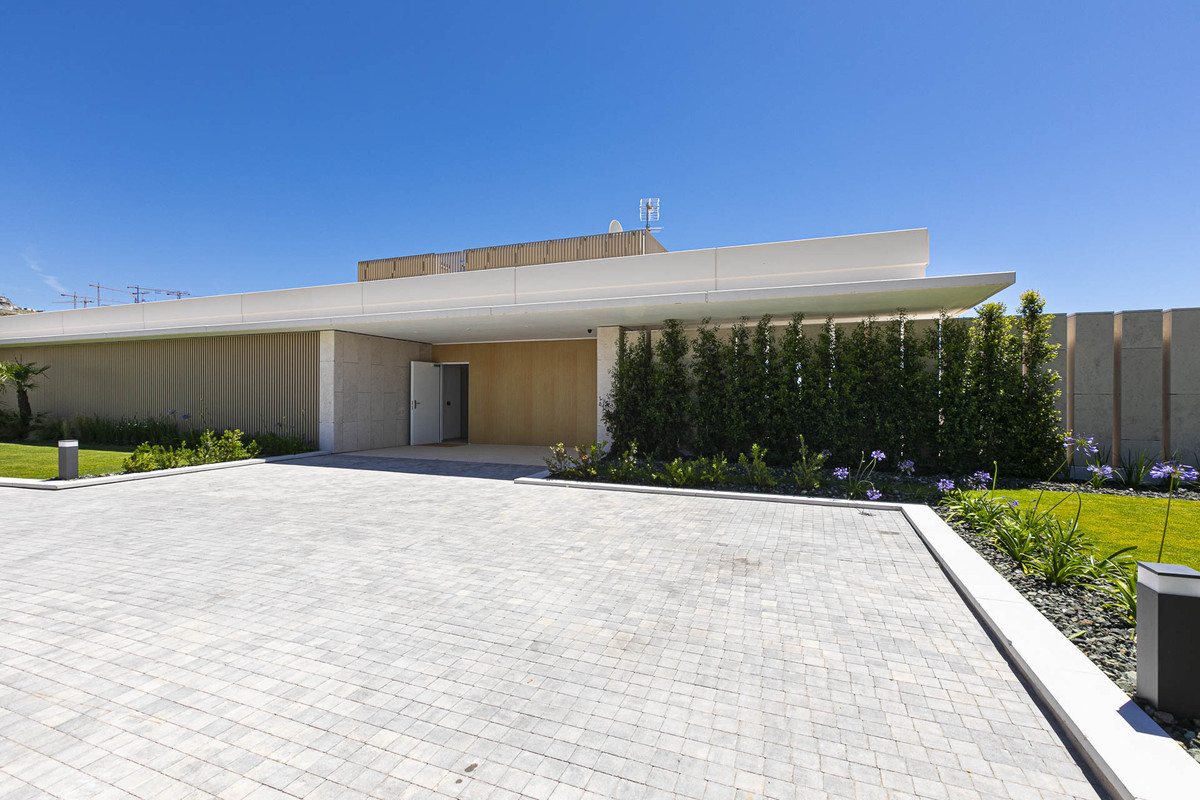 3 Bed Apartment for sale in Benahavís Costa Del Sol, Málaga, Spain
