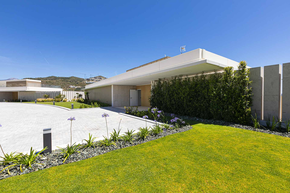 3 Bed Apartment for sale in Benahavís Costa Del Sol, Málaga, Spain