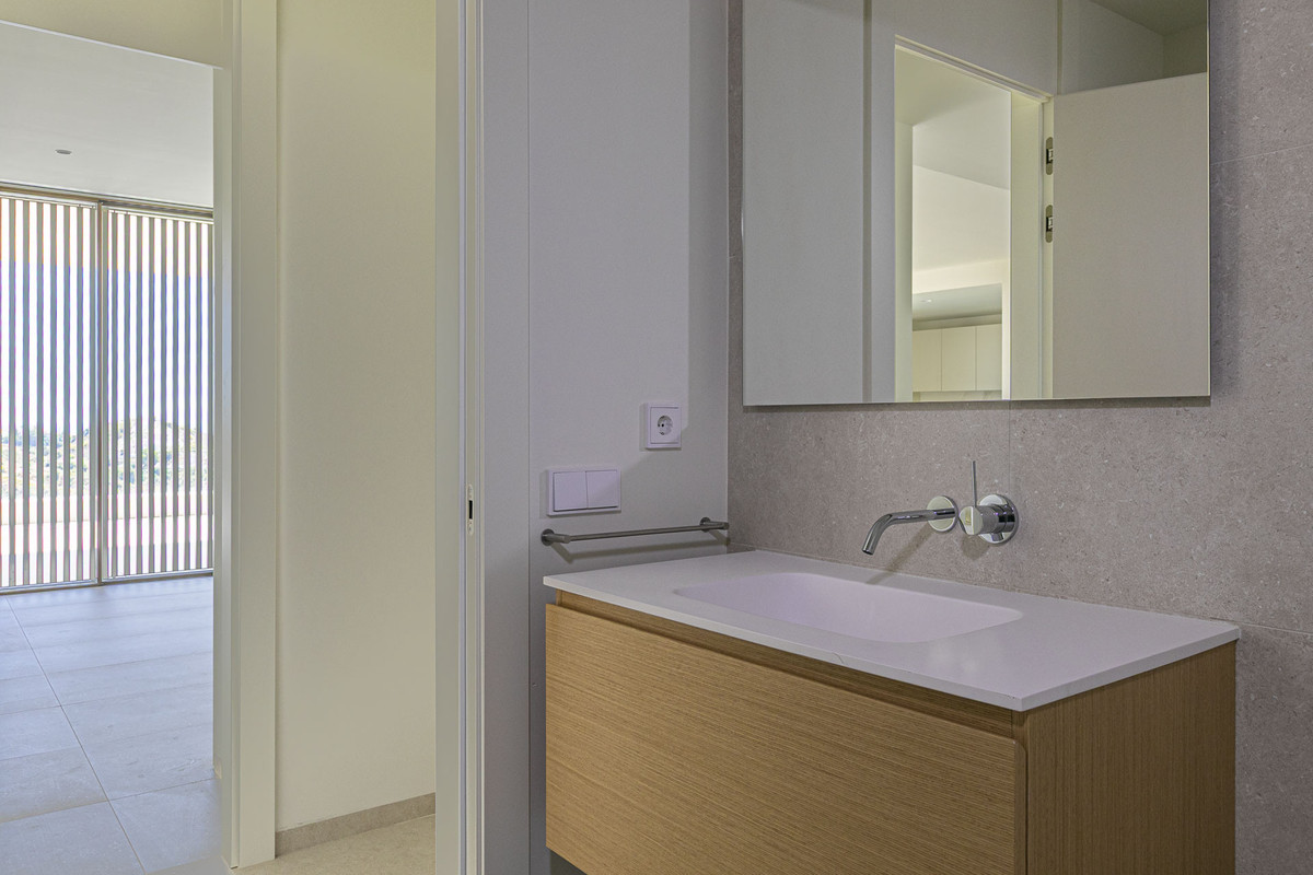 3 Bed Apartment for sale in Benahavís Costa Del Sol, Málaga, Spain