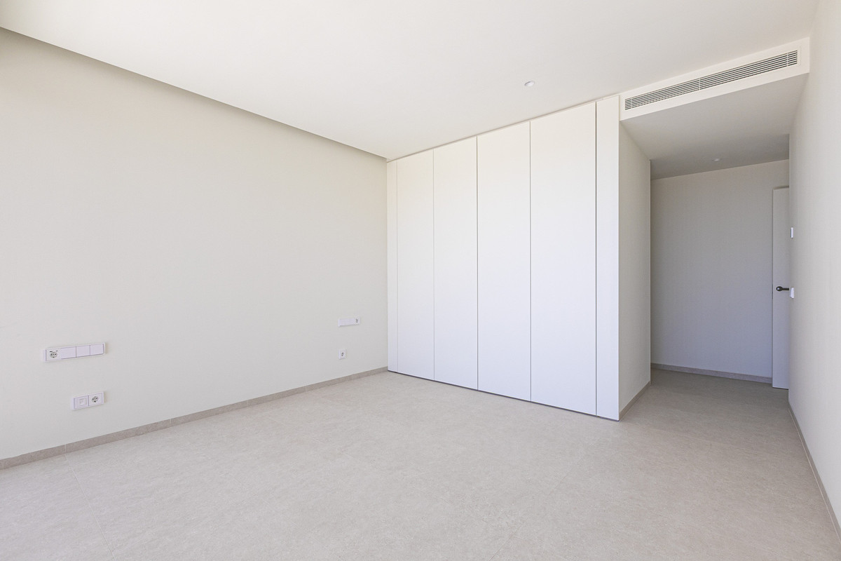3 Bed Apartment for sale in Benahavís Costa Del Sol, Málaga, Spain