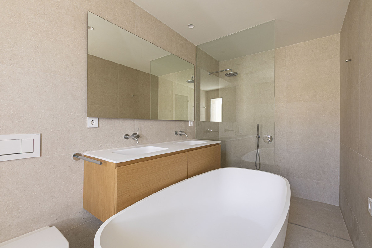 3 Bed Apartment for sale in Benahavís Costa Del Sol, Málaga, Spain