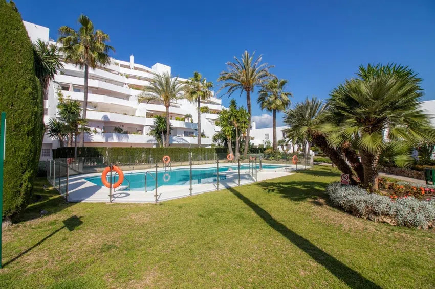 4 Bed Apartment for sale in Nueva Andalucía Costa Del Sol, Málaga, Spain