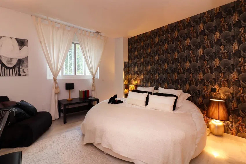 4 Bed Apartment for sale in Nueva Andalucía Costa Del Sol, Málaga, Spain
