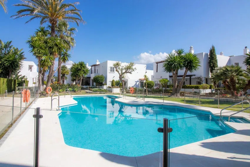 4 Bed Apartment for sale in Nueva Andalucía Costa Del Sol, Málaga, Spain