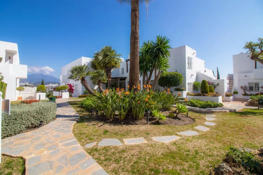 4 Bed Apartment for sale in Nueva Andalucía Costa Del Sol, Málaga, Spain