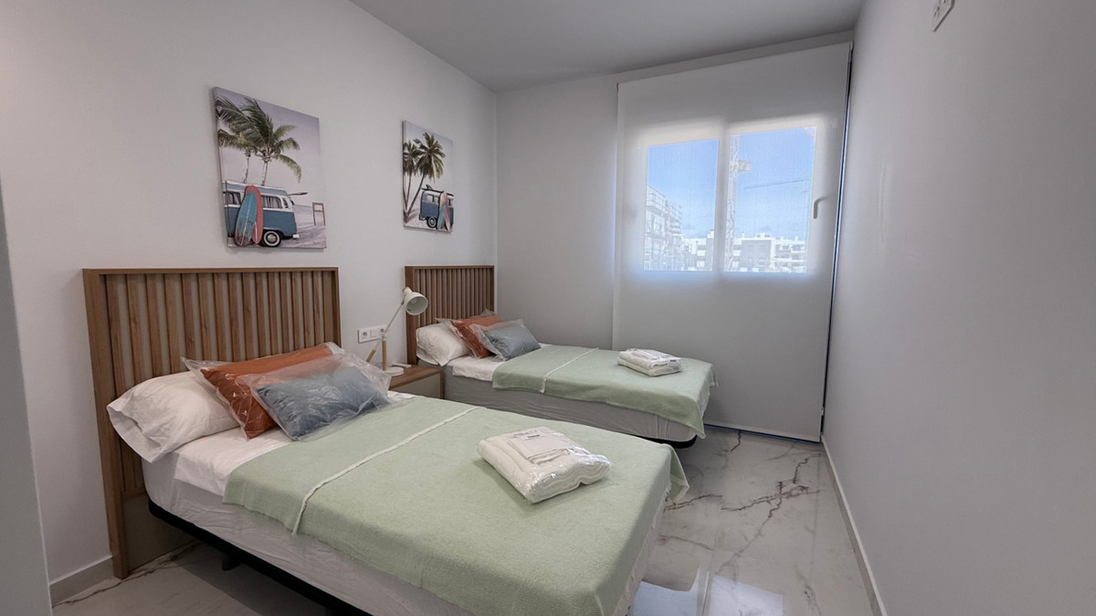 Se vende Apartamento Planta Media de 2 dormitorios en Costa Blanca, Alicante, España