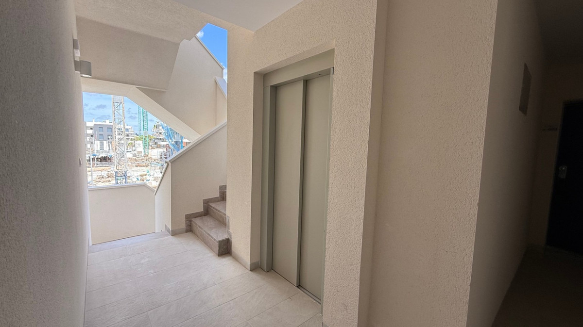 Se vende Apartamento Planta Media de 2 dormitorios en Costa Blanca, Alicante, España