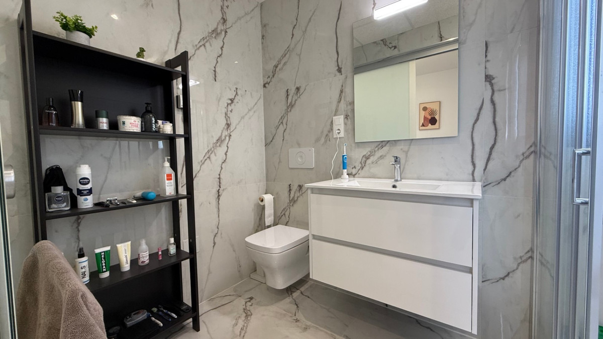 Se vende Apartamento Planta Media de 2 dormitorios en Costa Blanca, Alicante, España
