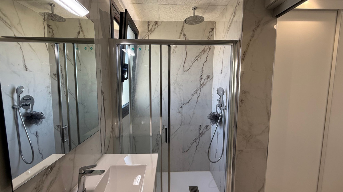 Se vende Apartamento Planta Media de 2 dormitorios en Costa Blanca, Alicante, España