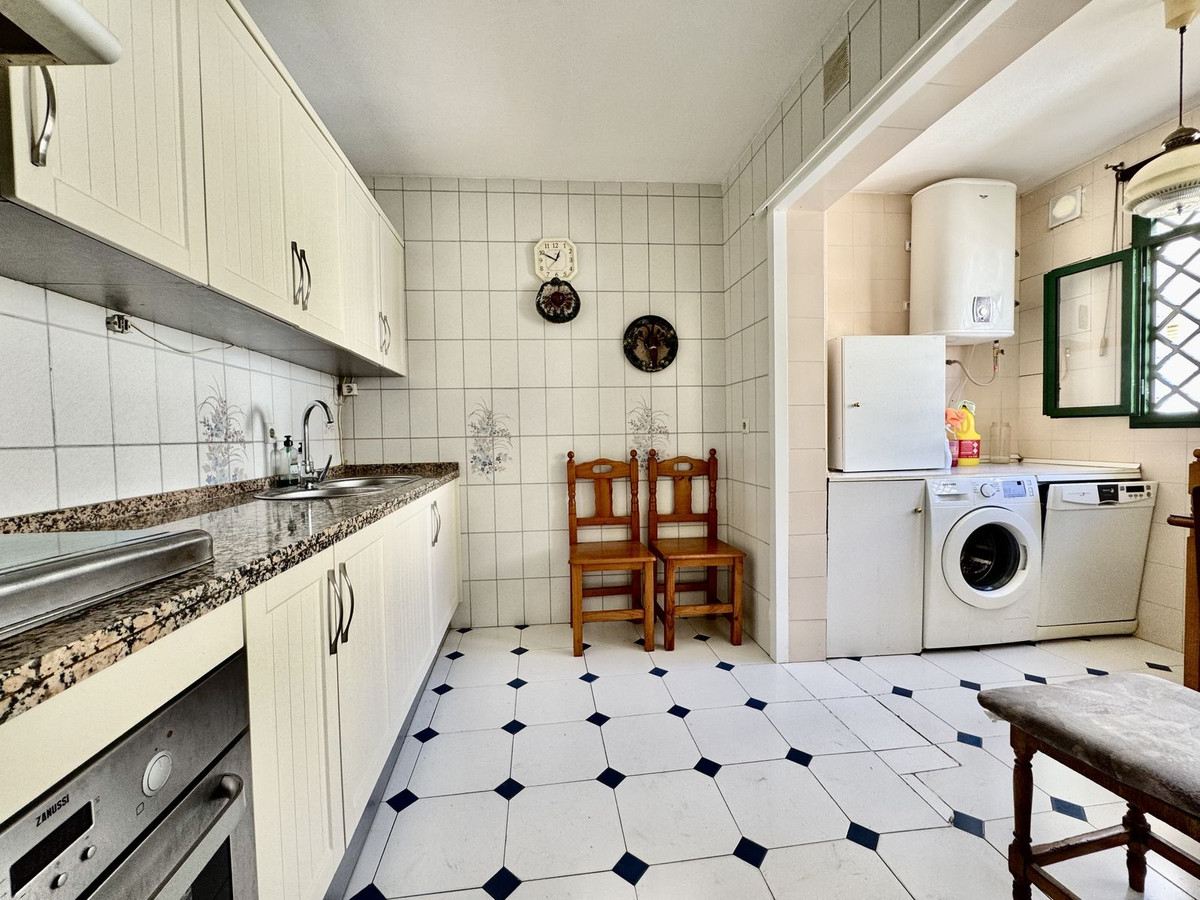 3 Bed Apartment for sale in Fuengirola Costa Del Sol, Málaga, Spain
