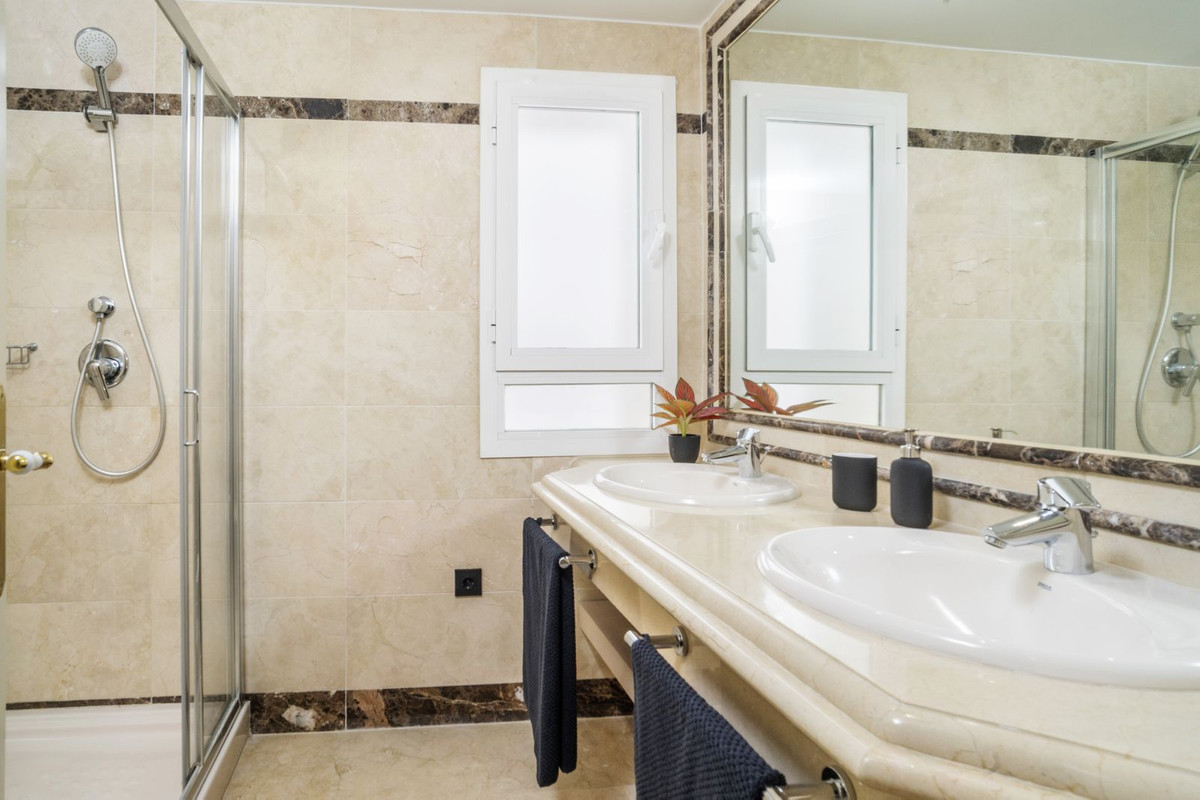 Se vende Apartamento Planta Media de 3 dormitorios en Costa Del Sol, Málaga, España