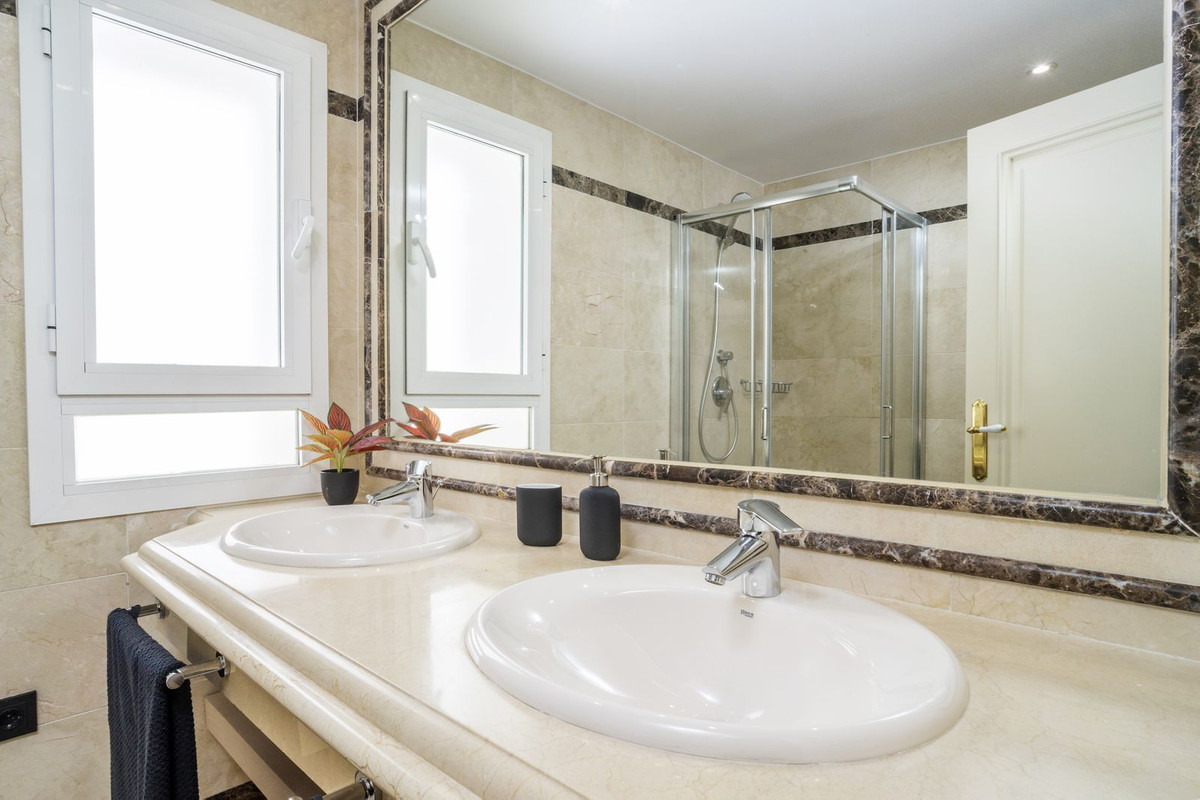 Se vende Apartamento Planta Media de 3 dormitorios en Costa Del Sol, Málaga, España