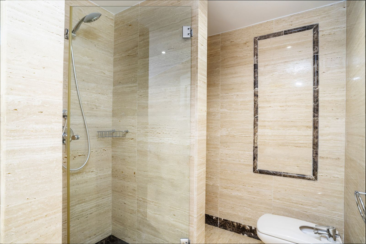 Se vende Apartamento Planta Media de 3 dormitorios en Costa Del Sol, Málaga, España