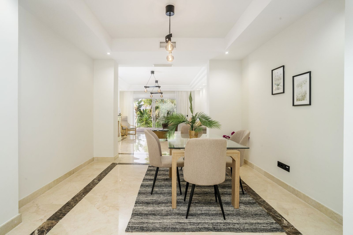 Se vende Apartamento Planta Media de 3 dormitorios en Costa Del Sol, Málaga, España