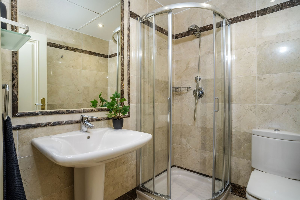 Se vende Apartamento Planta Media de 3 dormitorios en Costa Del Sol, Málaga, España