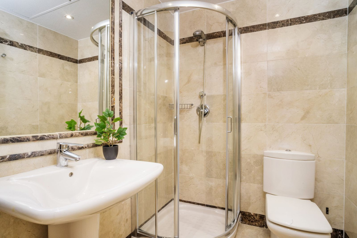 Se vende Apartamento Planta Media de 3 dormitorios en Costa Del Sol, Málaga, España