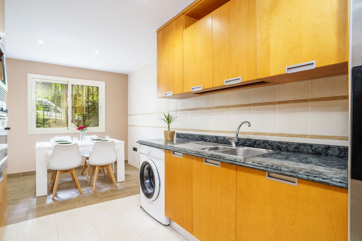 3 Bed Apartment for sale in Marbella Costa Del Sol, Málaga, Spain