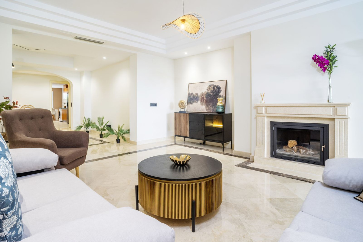 3 Bed Apartment for sale in Marbella Costa Del Sol, Málaga, Spain
