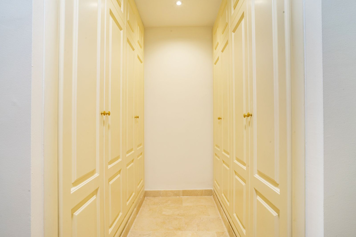 3 Bed Apartment for sale in Marbella Costa Del Sol, Málaga, Spain
