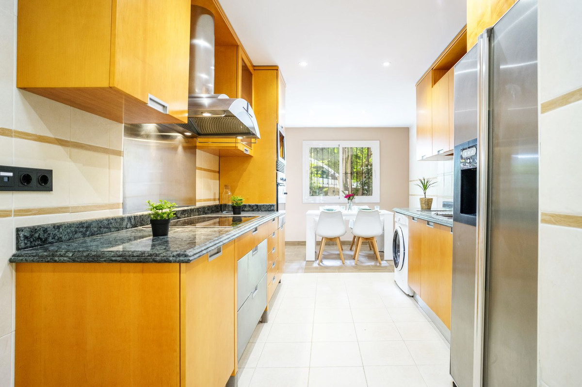 3 Bed Apartment for sale in Marbella Costa Del Sol, Málaga, Spain