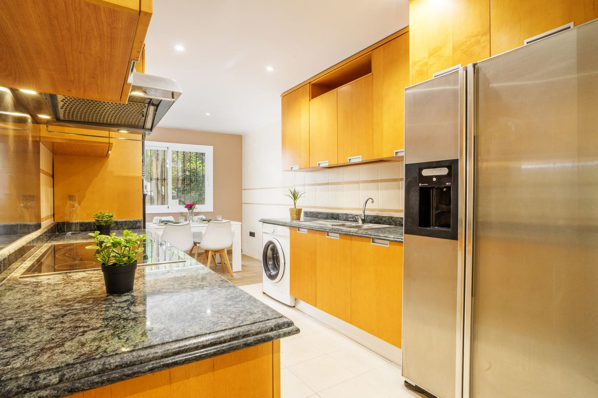 3 Bed Apartment for sale in Marbella Costa Del Sol, Málaga, Spain