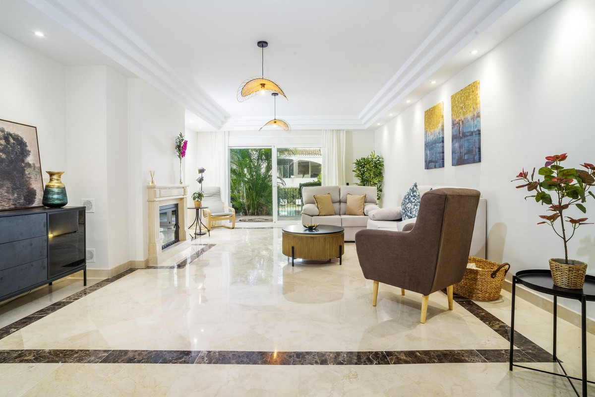3 Bed Apartment for sale in Marbella Costa Del Sol, Málaga, Spain