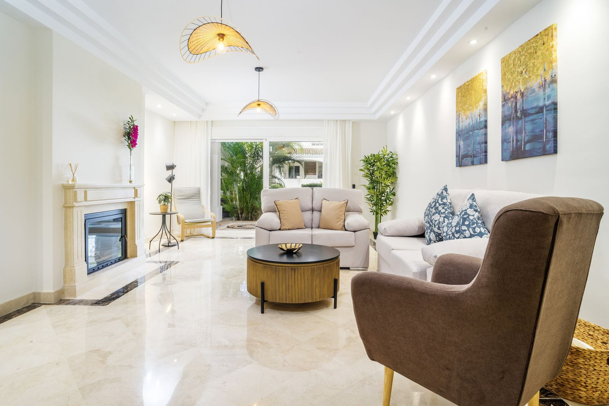 3 Bed Apartment for sale in Marbella Costa Del Sol, Málaga, Spain