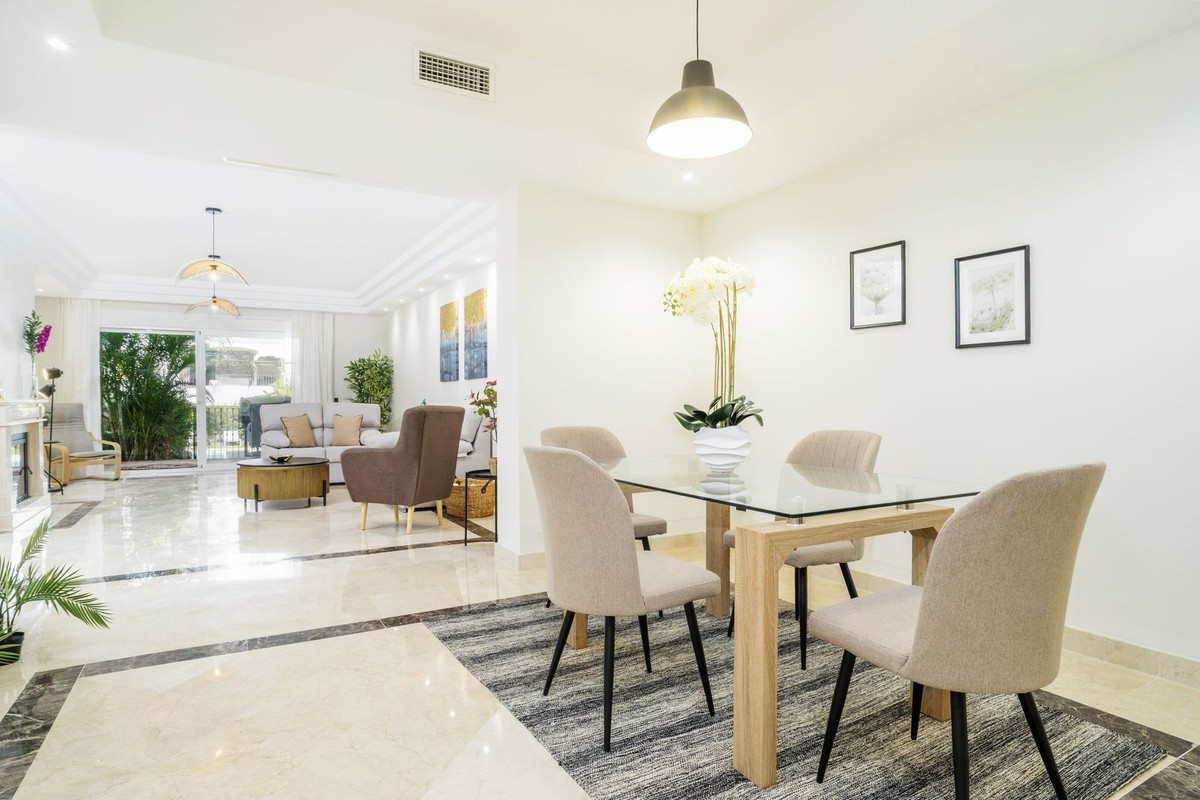3 Bed Apartment for sale in Marbella Costa Del Sol, Málaga, Spain