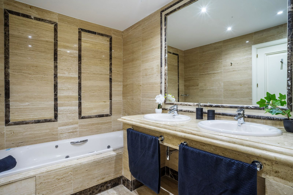 3 Bed Apartment for sale in Marbella Costa Del Sol, Málaga, Spain