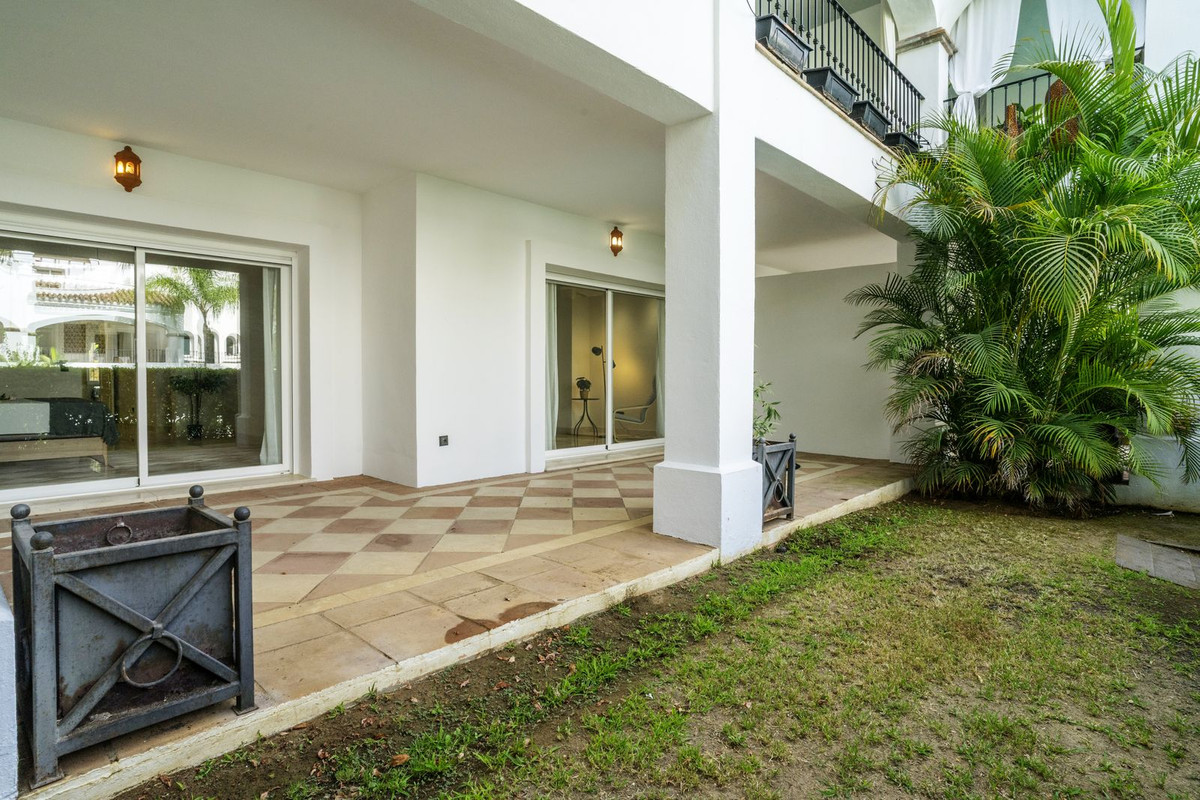 3 Bed Apartment for sale in Marbella Costa Del Sol, Málaga, Spain