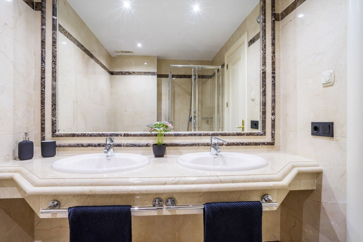3 Bed Apartment for sale in Marbella Costa Del Sol, Málaga, Spain