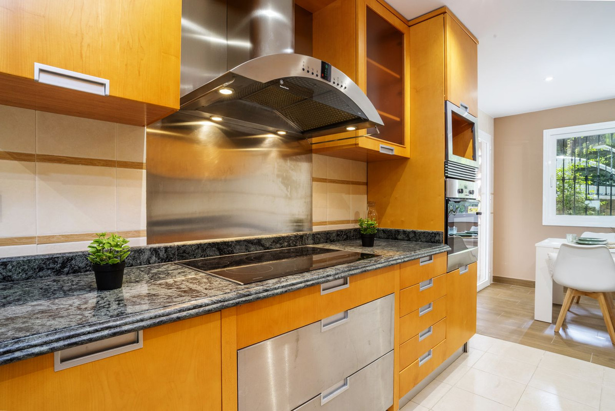 3 Bed Apartment for sale in Marbella Costa Del Sol, Málaga, Spain