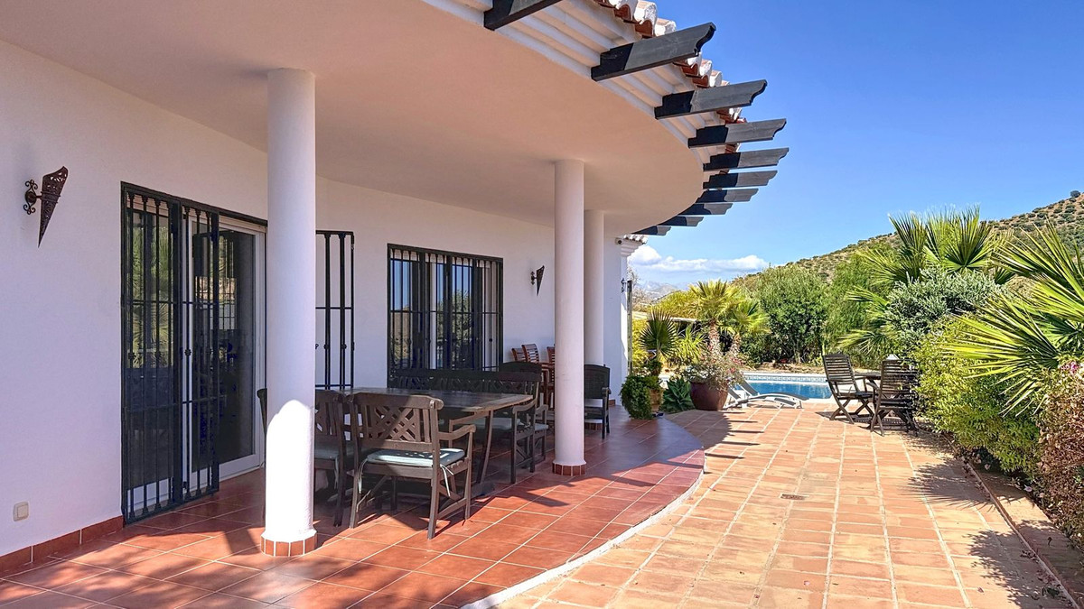3 Bed Townhouse for sale in Arenas Costa Del Sol East, Málaga, Spain