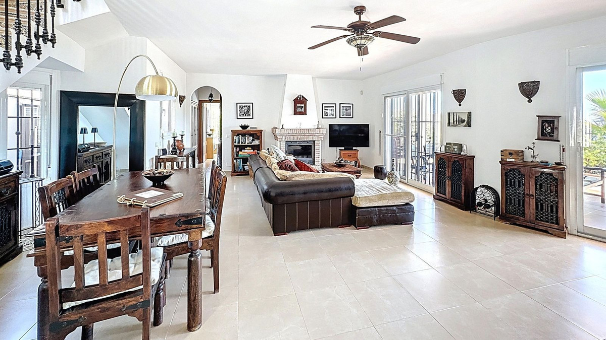 3 Bed Townhouse for sale in Arenas Costa Del Sol East, Málaga, Spain
