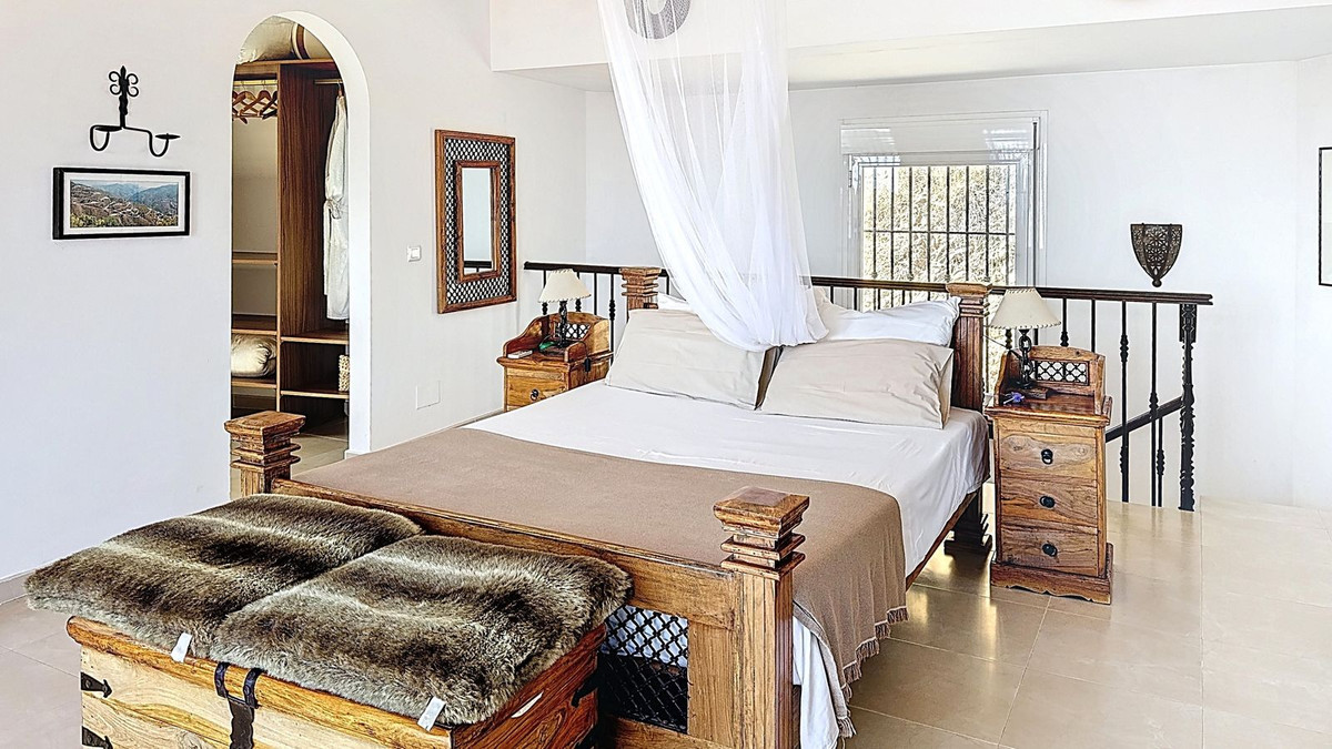 3 Bed Townhouse for sale in Arenas Costa Del Sol East, Málaga, Spain