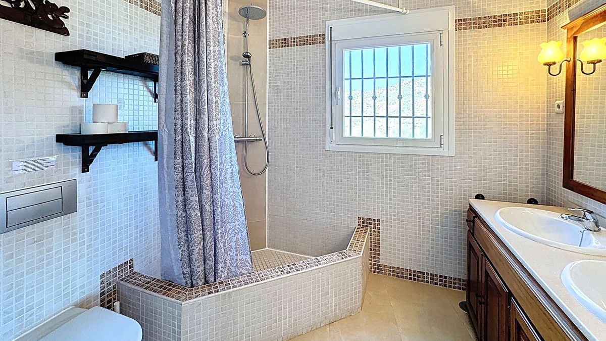 3 Bed Townhouse for sale in Arenas Costa Del Sol East, Málaga, Spain