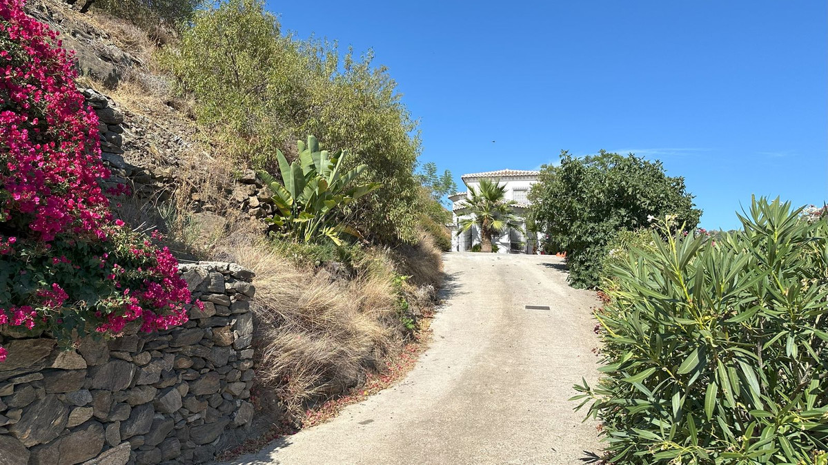3 Bed Townhouse for sale in Arenas Costa Del Sol East, Málaga, Spain