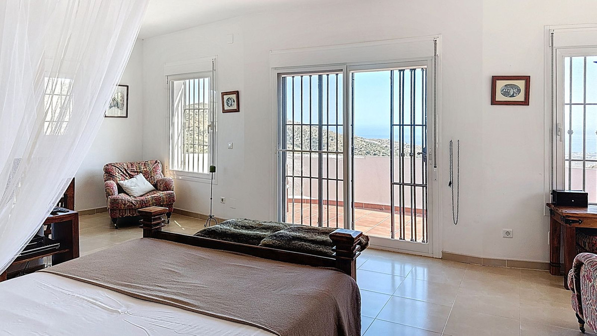 3 Bed Townhouse for sale in Arenas Costa Del Sol East, Málaga, Spain