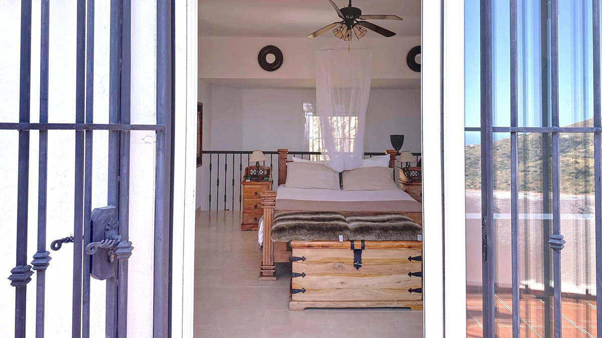 3 Bed Townhouse for sale in Arenas Costa Del Sol East, Málaga, Spain