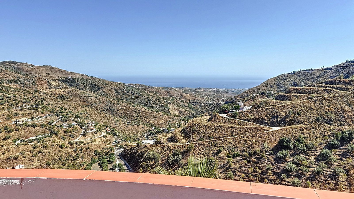 3 Bed Townhouse for sale in Arenas Costa Del Sol East, Málaga, Spain