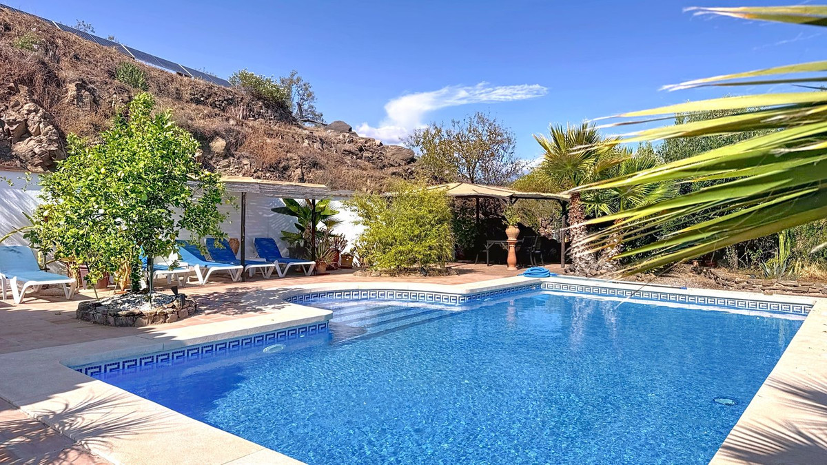 3 Bed Townhouse for sale in Arenas Costa Del Sol East, Málaga, Spain