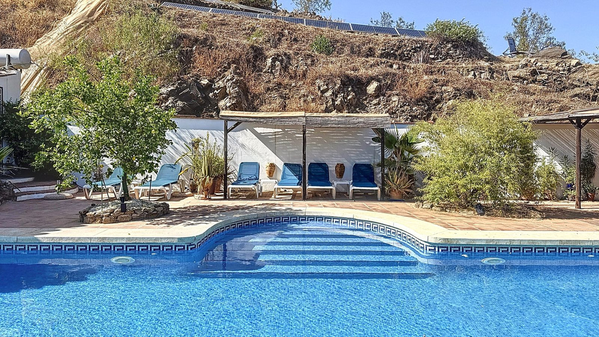 3 Bed Townhouse for sale in Arenas Costa Del Sol East, Málaga, Spain