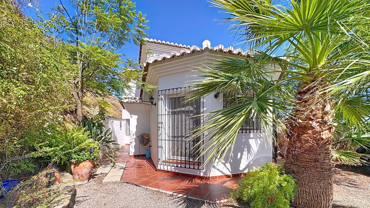 3 Bed Townhouse for sale in Arenas Costa Del Sol East, Málaga, Spain